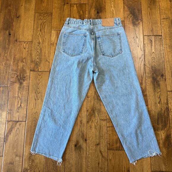 Zara Jeans Womens 6 Light Wash Denim Raw Hem Straight Leg Crop Cut Off High Rise - Picture 6 of 7